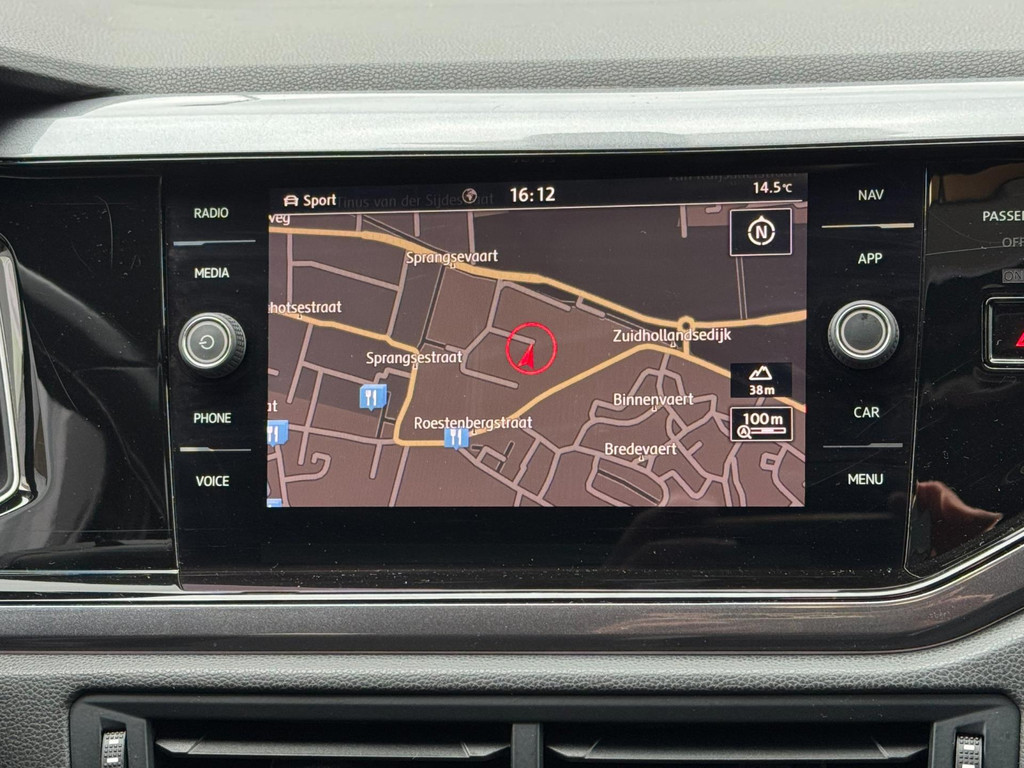 48496386-17.jpg
